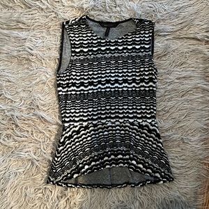 🛍️BCBG Maxazria Top size xs